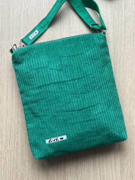 "Flickenwerk II mit Tasche" - GRASGRÜN